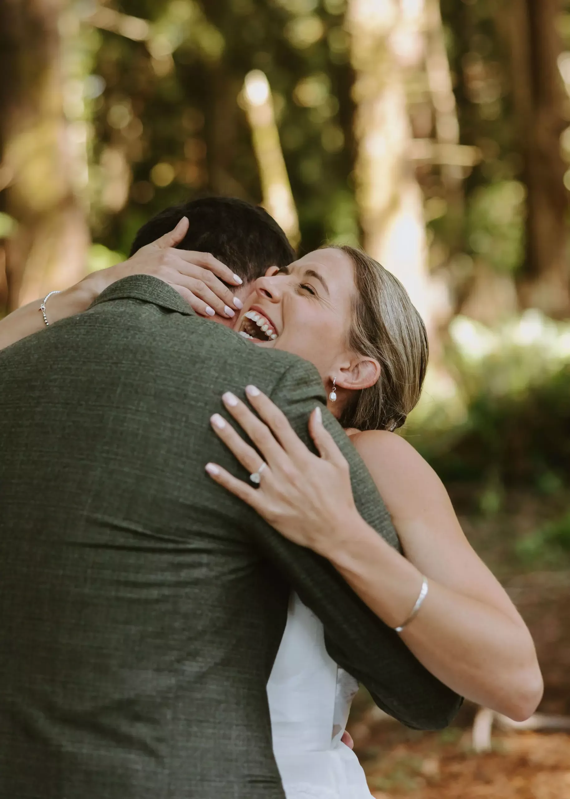 couple hugging at ridgefield in the redwood grove