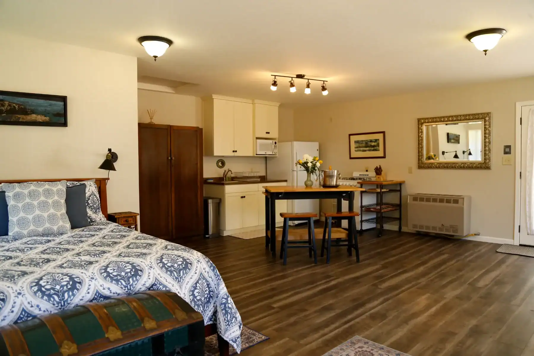 wild iris suite photos by delaney mayo