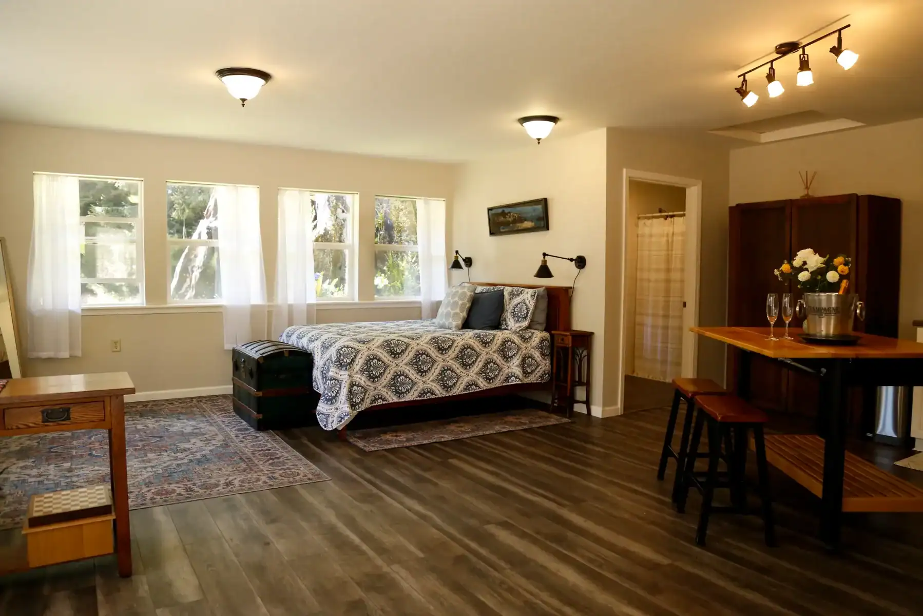 wild iris suite photos by delaney mayo