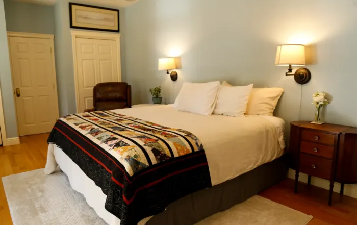 wild iris suite photos by delaney mayo | wedding venues with lodging on-site